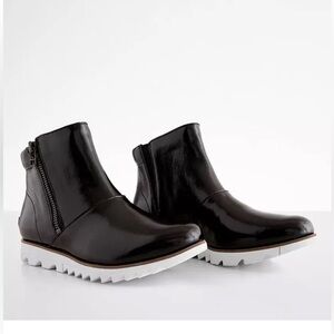 Sorel Harlow Zip Black Ankle Boots